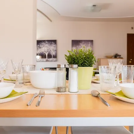 Spacious In The Center Apartment *