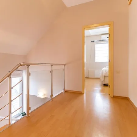 Spacious In The Center Apartment *